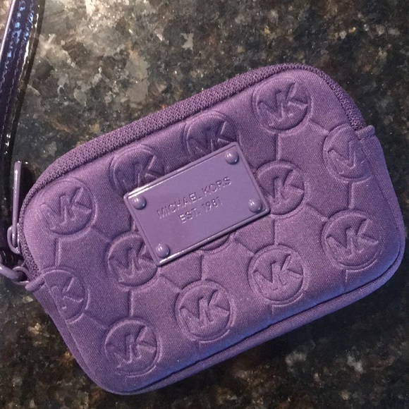 Michael Kors Handbags - 👠Michael Kors purple change purse